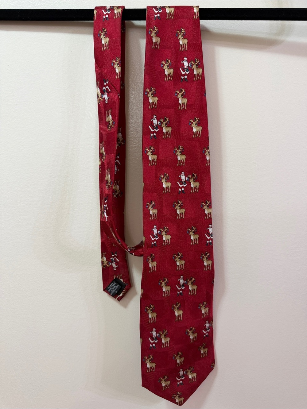 St. Nicks Tie Shop Red Holiday Necktie with Santa & Reindeer Print. NWOT